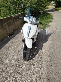 Beverly 350