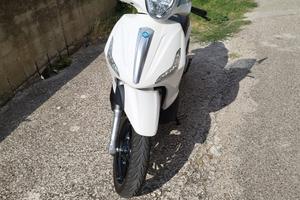 Beverly 350