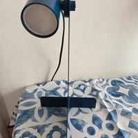 Lampada da scrivania blu in acciaio fino