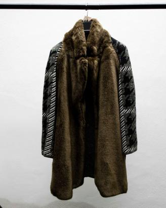 Cappotto con inserti in pelliccia naturale