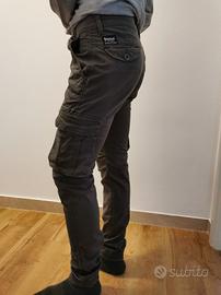 Pantaloni da uomo con tasche laterali 