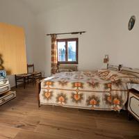 Camera doppia con armadio, comodini e sedie anni 7