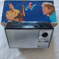 Radiolina portatile vintage con custodia e scatola