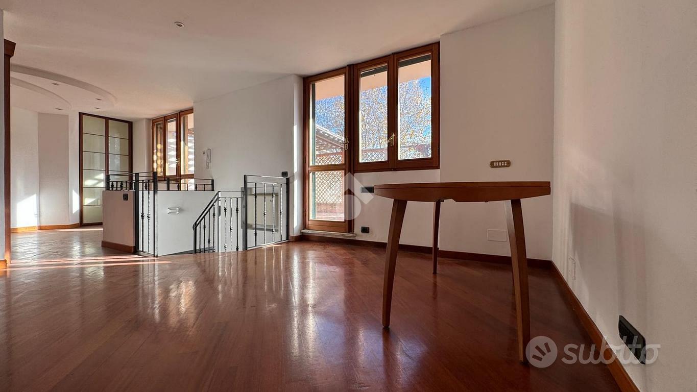 Apartment in Roma, Acilia Sud, Municipio Roma X - Altro