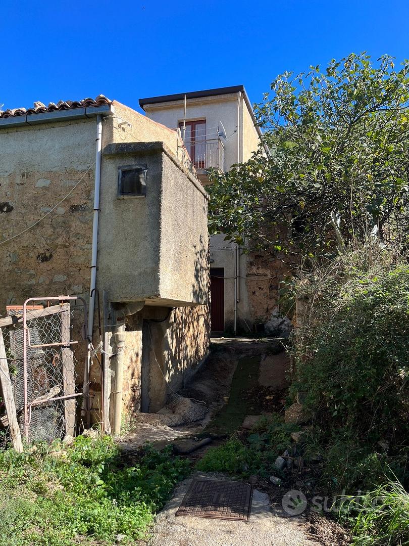 Proprietà terriera con immobili - Vista 4