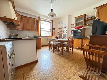 5 LOCALI A SARZANA