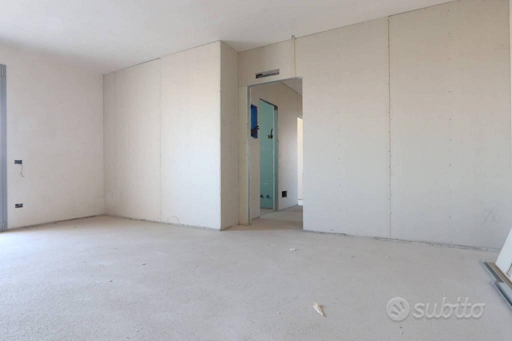 Appartamento di 138 m² con 5 locali e box auto a V