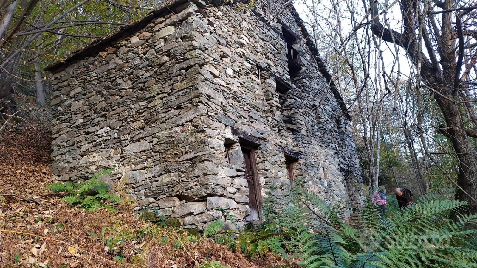 2 BAITE IN PIETRA CON TERRENO trattabili - Vista 4
