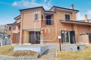 Villetta a schiera di 175 m² con 4 locali e box au