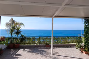 Mansarda con veduta mare