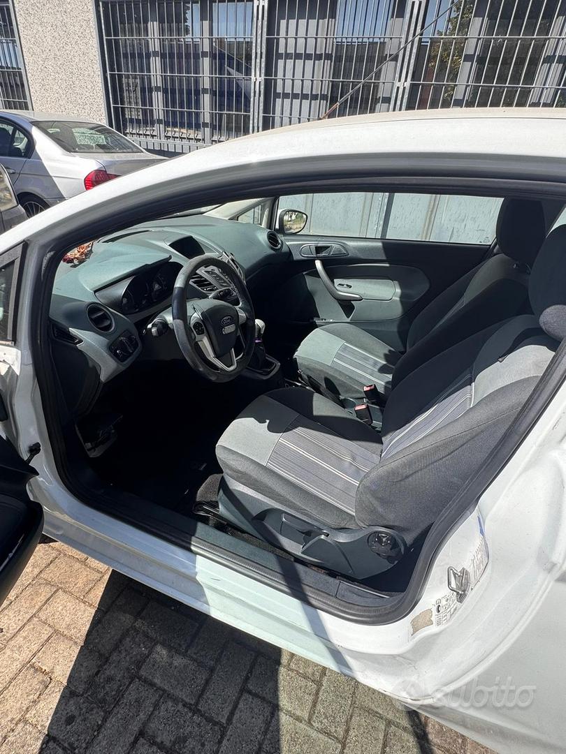 Ford Fiesta 2010 photo 3