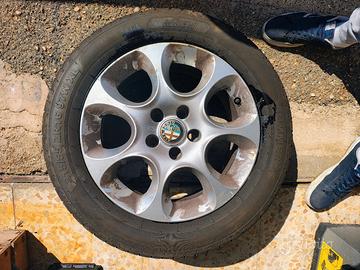 2 ruote con cerchi Alfa Romeo 215/55 R16 97W XL