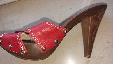Zoccoli in pelle rossa marca Marta Calletti