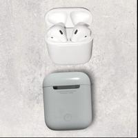 Apple AirPods (2ª Generazione) con custodia