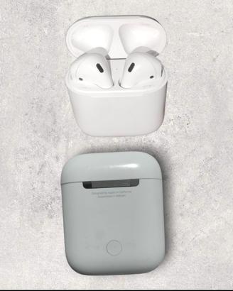Apple AirPods (2ª Generazione) con custodia
