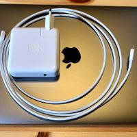 MacBook Pro 13 i5 512 SSD 16GB RAM TouchPad