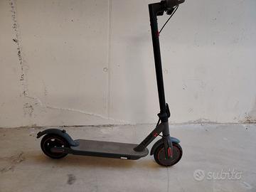 Monopattino Elettrico 350W - Batteria 10.5Ah (Ruot