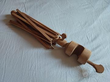 Arcolaio dipanatore vintage in legno con morsetto