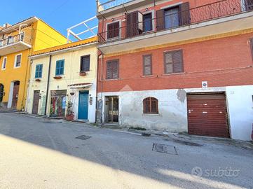 2 LOCALI A GENZANO DI ROMA