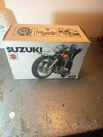 Modellino moto Suzuki 750 polistil