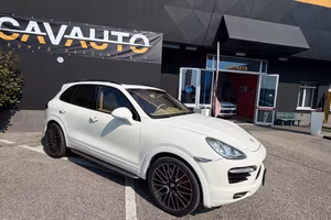 Porsche Cayenne 4.8 Turbo noleggio subentro