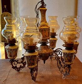 Lampadario vintage in porcellana