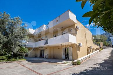 Terrasini/Cala Rossa Signorile Villa con giardino