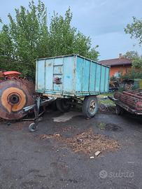 Rimorchio ribaltabile posteriore non omologato