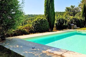 Rustico / Casale di 215 m² con 5 locali e box auto
