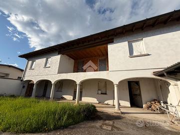 CASA DI CORTE A VEROLAVECCHIA