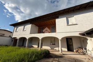 CASA DI CORTE A VEROLAVECCHIA