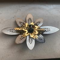 Spilla vintage dorata e argentata con pietra