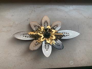 Spilla vintage dorata e argentata con pietra