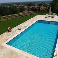 Bordo piscina in pietra di Luserna colore doré