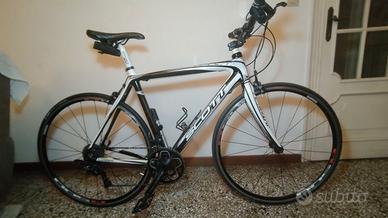 Bicicletta Scott da strada in carbonio da 8.5 kg