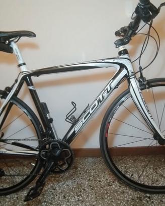 Bicicletta Scott da strada in carbonio da 8.5 kg