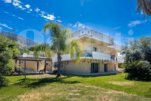 Terrasini/Cala Rossa Villa con ampio giardino