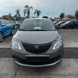 Lancia Ypsilon 1.0 FireFly 5 porte S&S Hybrid Albe