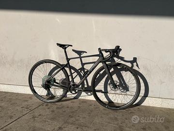 Bici gravel cube
