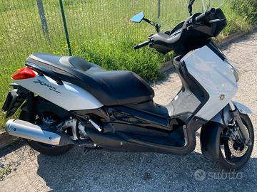Yamaha X-Max 250