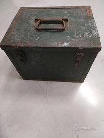 vecchia cassa metallo militare 