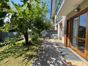 VILLA A SCHIERA A ROVELLASCA