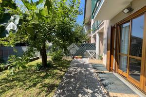 VILLA A SCHIERA A ROVELLASCA