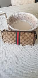 Pochette con catenella 