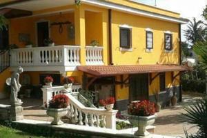 Villa su 2piani con giardino vicino Roma