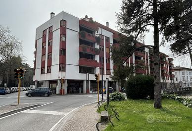 Ampio tricamere con studio in Via Piave