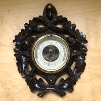 Antico barometro in legno