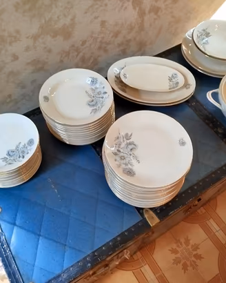 Servizio di piatti antico