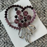 Spilla con pietre brillanti 