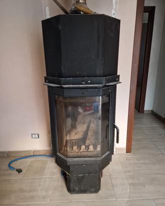 stufa a legna con vetro panoramico